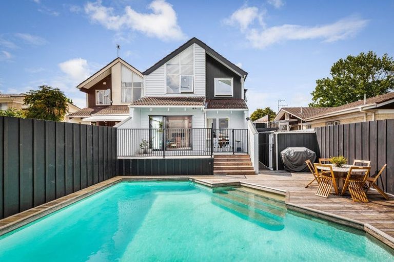 Photo of property in 16a Matuhi Rise, Henderson, Auckland, 0612