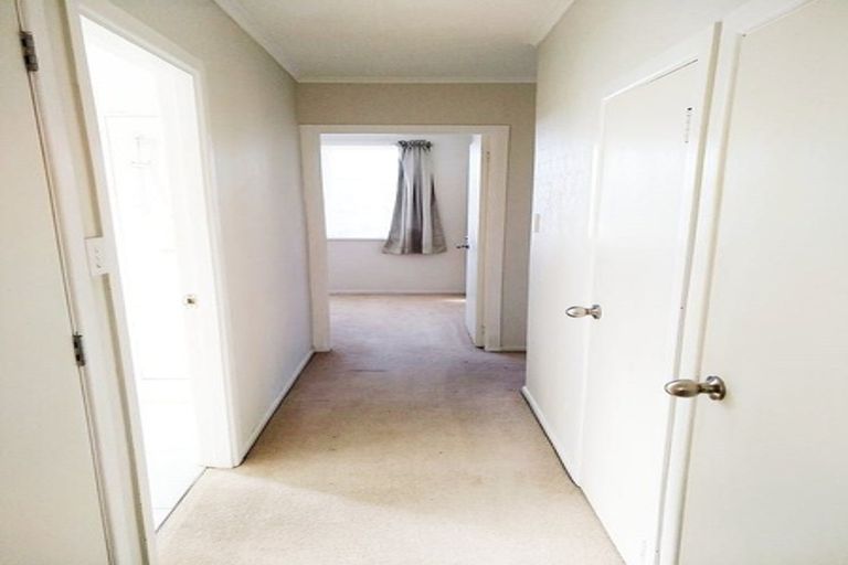 Photo of property in 20a Roberts Road, Te Atatu South, Auckland, 0610