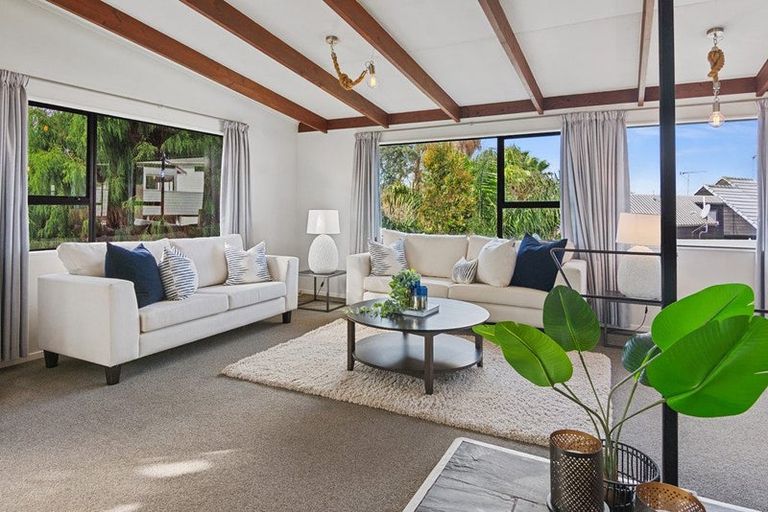 Photo of property in 7a Ellangowan Road, Waiake, Auckland, 0630