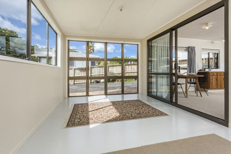 Photo of property in 64 Eskdale Road, Birkdale, Auckland, 0626