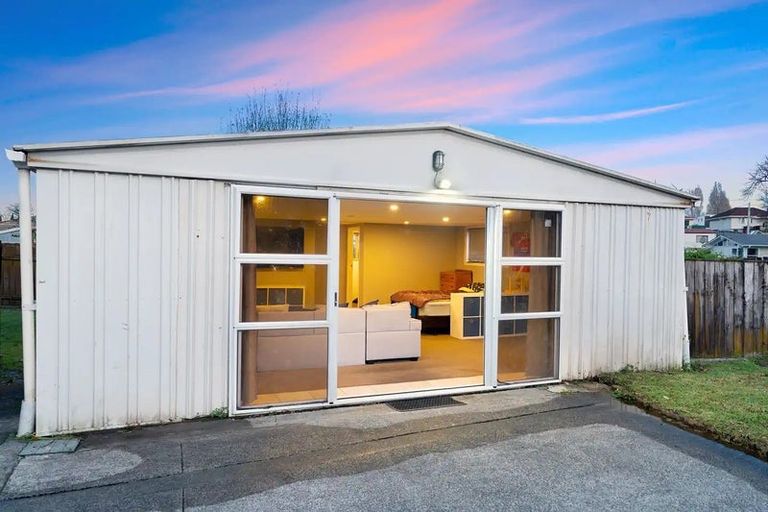 Photo of property in 86 Rosewarne Crescent, Glendene, Auckland, 0602