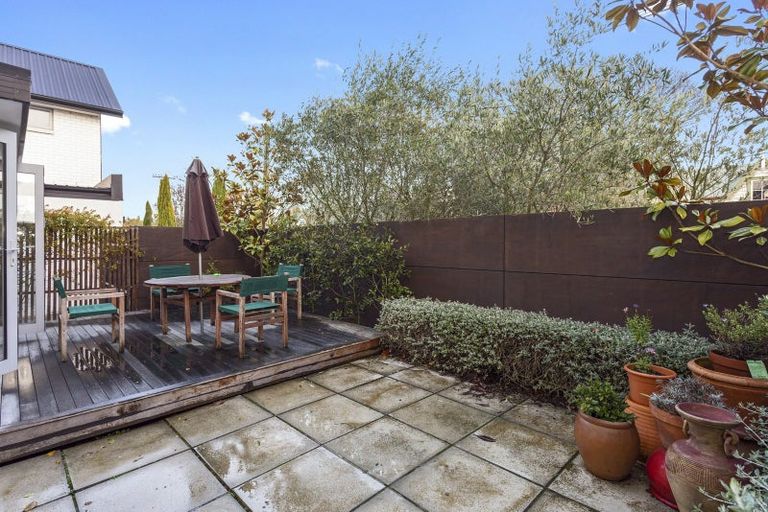 Photo of property in 144a Holly Road, St Albans, Christchurch, 8014