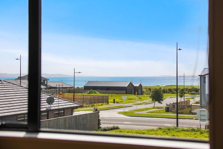 Photo of property in 12 Korowhiti Road, Clarks Beach, 2122