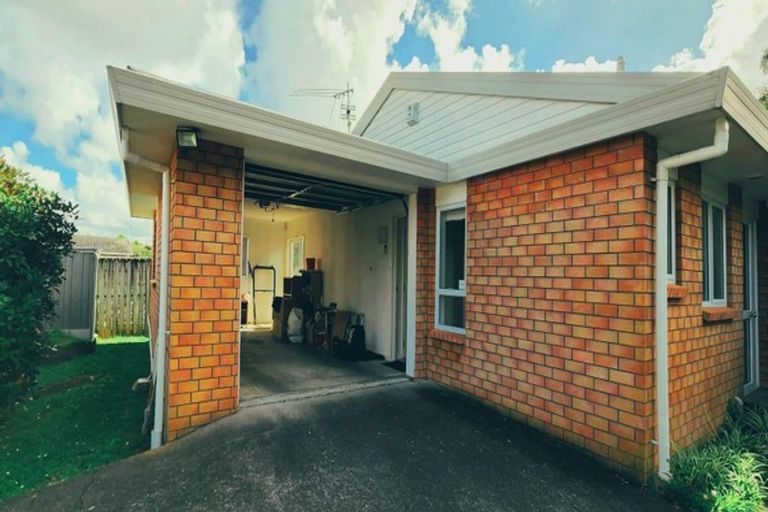Photo of property in 11 Gloria Avenue, Te Atatu Peninsula, Auckland, 0610