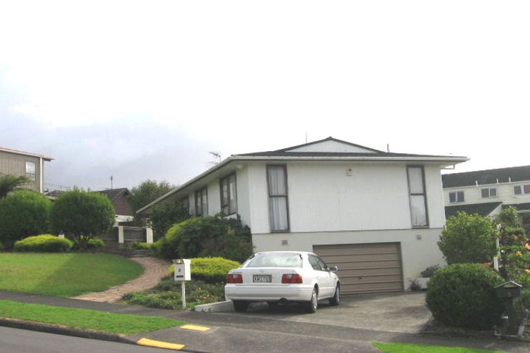 Photo of property in 3 Blundell Place, Chatswood, Auckland, 0626