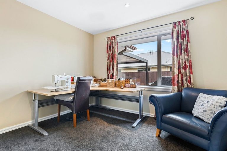 Photo of property in 17 Pimlico Place, Rangiora, 7400