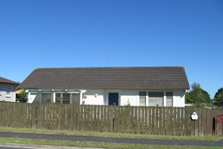 Photo of property in 18 Crosby Road, West Harbour, Auckland, 0618