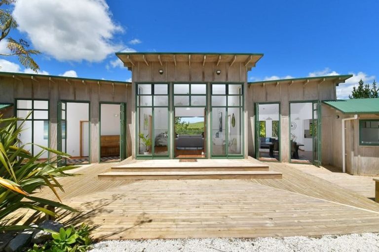 Photo of property in 1447 Old North Road, Helensville, 0875