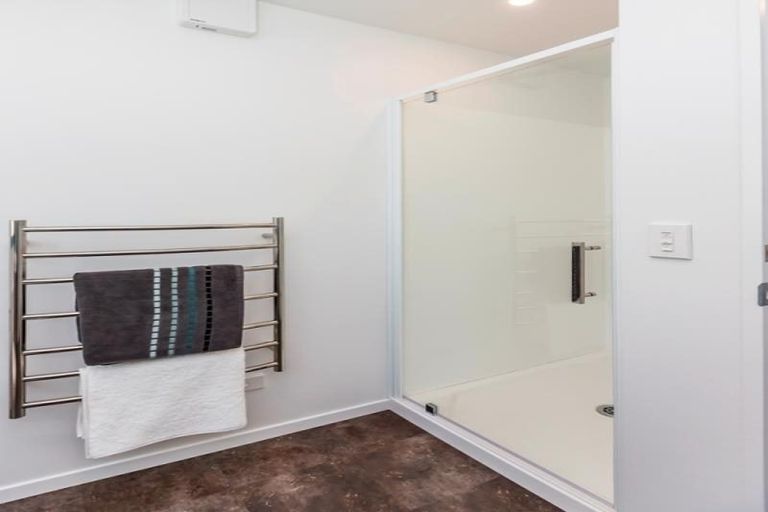 Photo of property in 67 Pretoria Road, Karaka Bays, Wellington, 6022