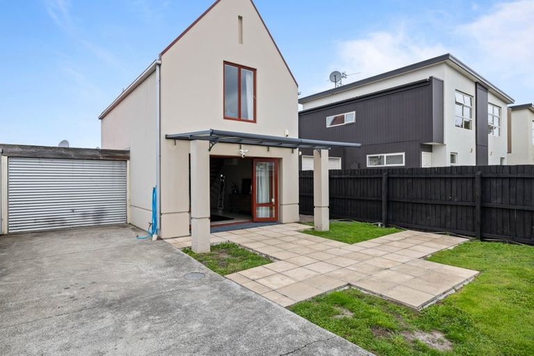 Photo of property in 100 Grafton Street, Waltham, Christchurch, 8011