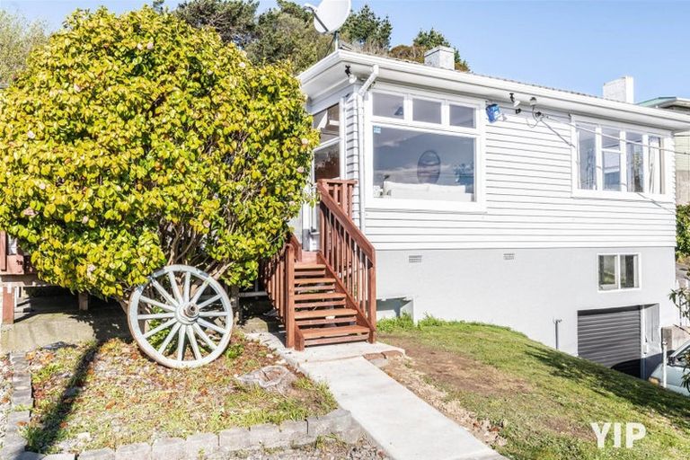 Photo of property in 102 Helston Road, Paparangi, Wellington, 6037