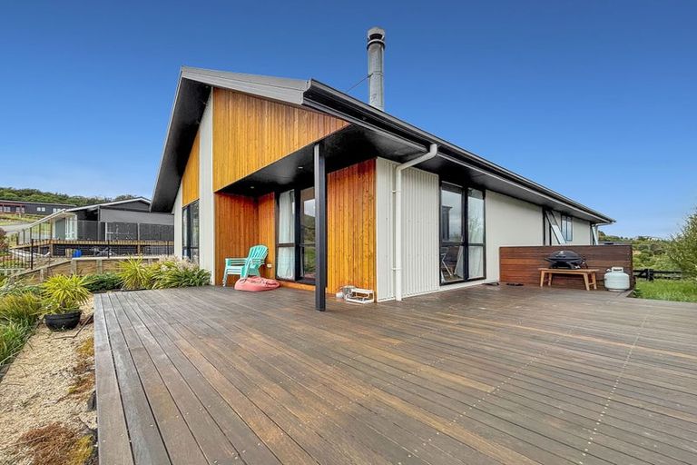 Photo of property in 19 Totara Drive, Duvauchelle, 7581