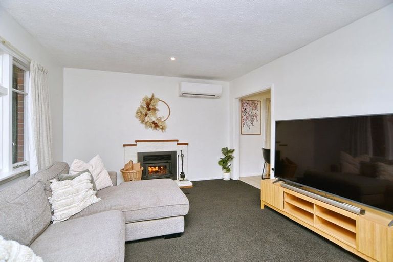 Photo of property in 2/21 Dunedin Street, Redwood, Christchurch, 8051
