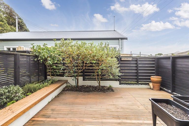 Photo of property in 1/38 Ferry Street, Seatoun, Wellington, 6022