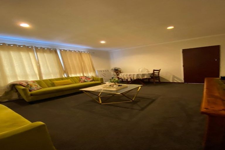 Photo of property in 33 Birdwood Avenue, Papatoetoe, Auckland, 2025