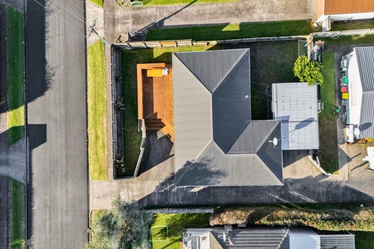 Photo of property in 12 Karaka Street, Merrilands, New Plymouth, 4312