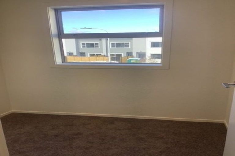 Photo of property in 27 Mcgrath Way, Taita, Lower Hutt, 5011