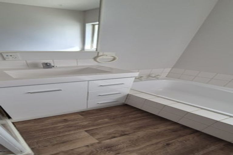 Photo of property in 28 Kirsten Place, Parklands, Christchurch, 8083