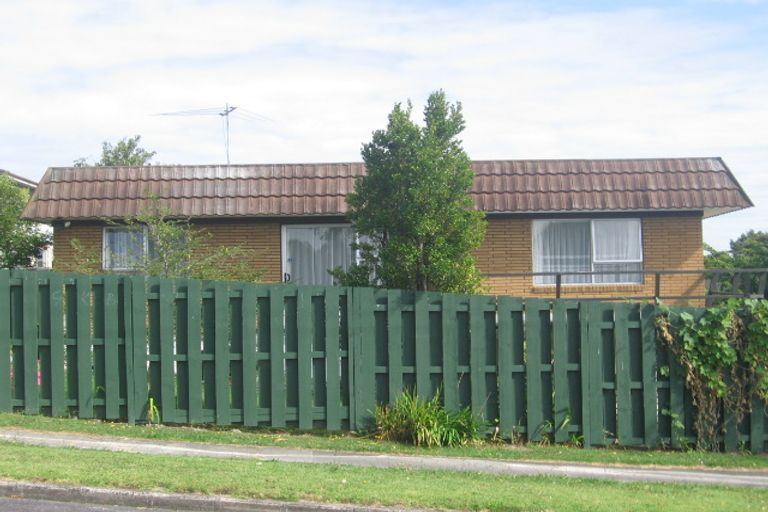 Photo of property in 2/94 Lynwood Road, New Lynn, Auckland, 0600