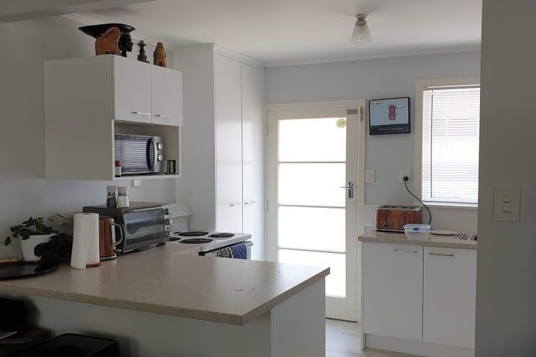 Photo of property in 71a Commercial Road, Helensville, 0800