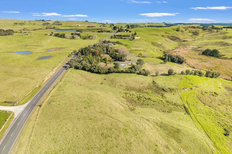 Photo of property in 402 Baylys Coast Road, Dargaville, 0377