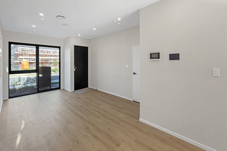 Photo of property in 43 Picnic Point Road, Hobsonville, Auckland, 0616
