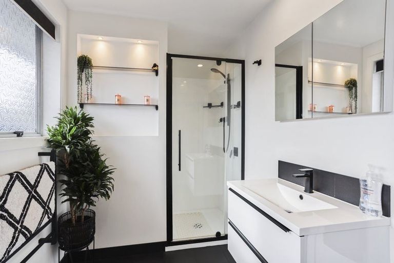 Photo of property in 28 Shetland Street, Woolston, Christchurch, 8062