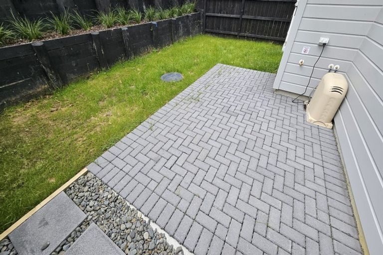 Photo of property in 15 Greenbrier Street, Westgate, 0814