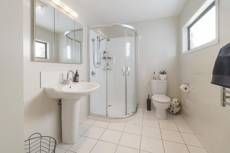 Photo of property in 38 Graham Avenue, Te Atatu Peninsula, Auckland, 0610