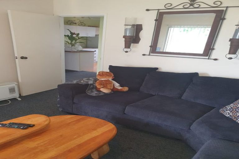 Photo of property in 15 Jenelin Road, Glendene, Auckland, 0602