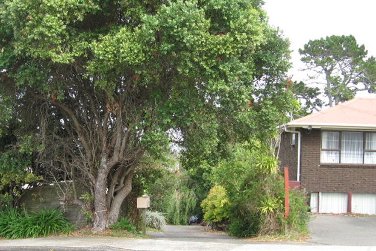 Photo of property in 17 Colwill Road, Massey, Auckland, 0614