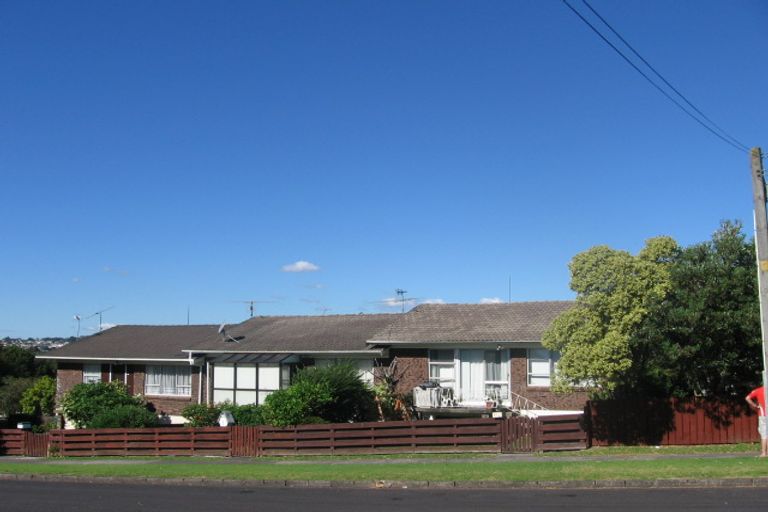 Photo of property in 1/2 Hinekohu Street, New Lynn, Auckland, 0600