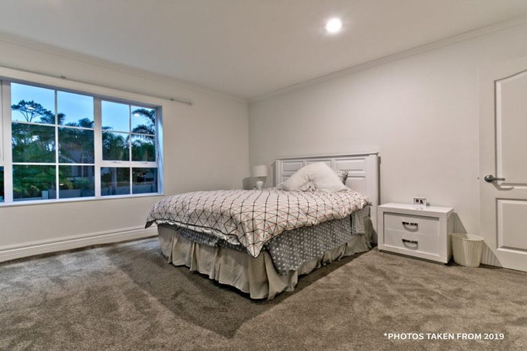 Photo of property in 18 Mansion Court, West Harbour, Auckland, 0618