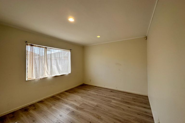 Photo of property in 32 Frank Bunce Grove, Flat Bush, Auckland, 2019
