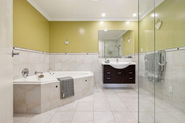 Photo of property in 123 Butcher Road, Pukekohe, 2120