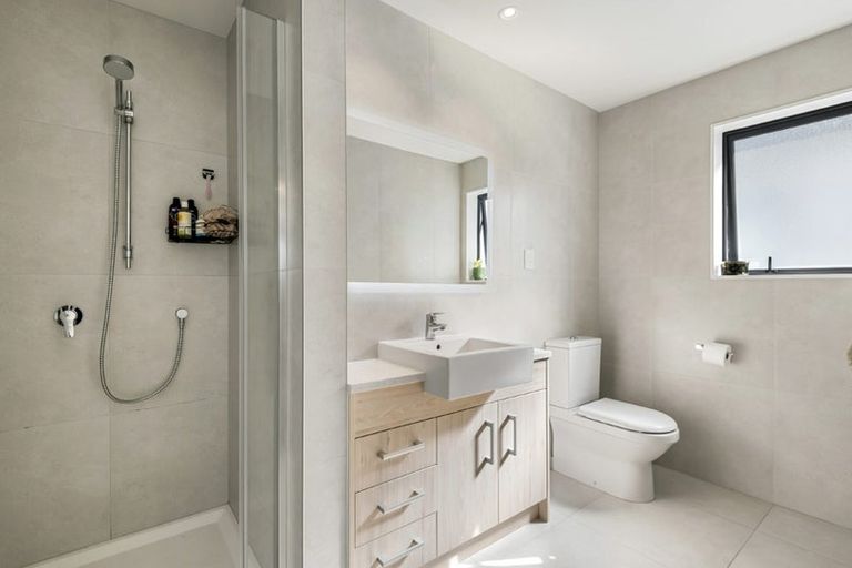 Photo of property in 4b Rosalind Road, Glenfield, Auckland, 0629