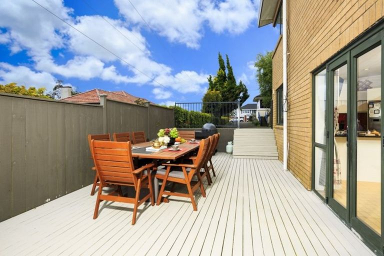 Photo of property in 77a Ocean View Road, Hillcrest, Auckland, 0627