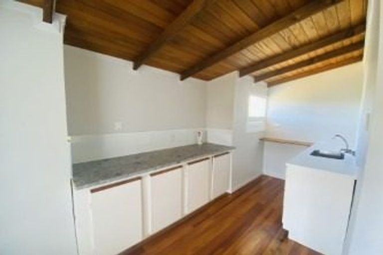 Photo of property in 131 Colwill Road, Massey, Auckland, 0614