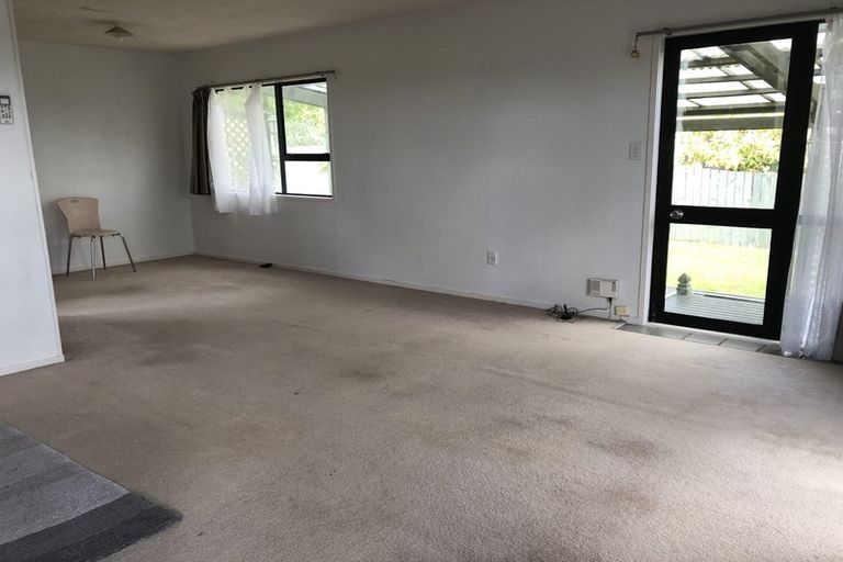 Photo of property in 17 Sevilla Place, Unsworth Heights, Auckland, 0632