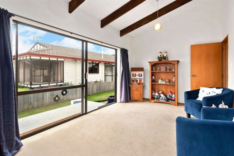 Photo of property in 92b Englefield Road, Northwood, Christchurch, 8051