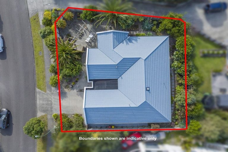 Photo of property in 43 Quadrant Heights, Paraparaumu, 5032
