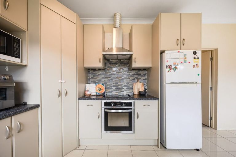 Photo of property in 23 South Kensington Way, Henderson, Auckland, 0612