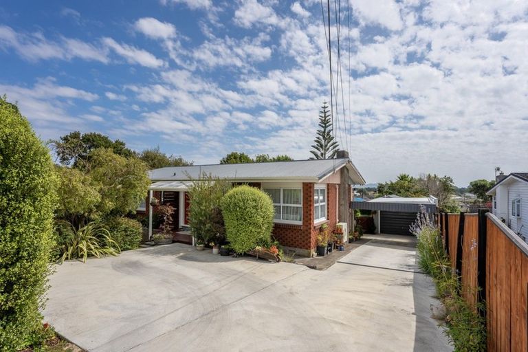 Photo of property in 10 Matenga Street, Waikanae, 5036