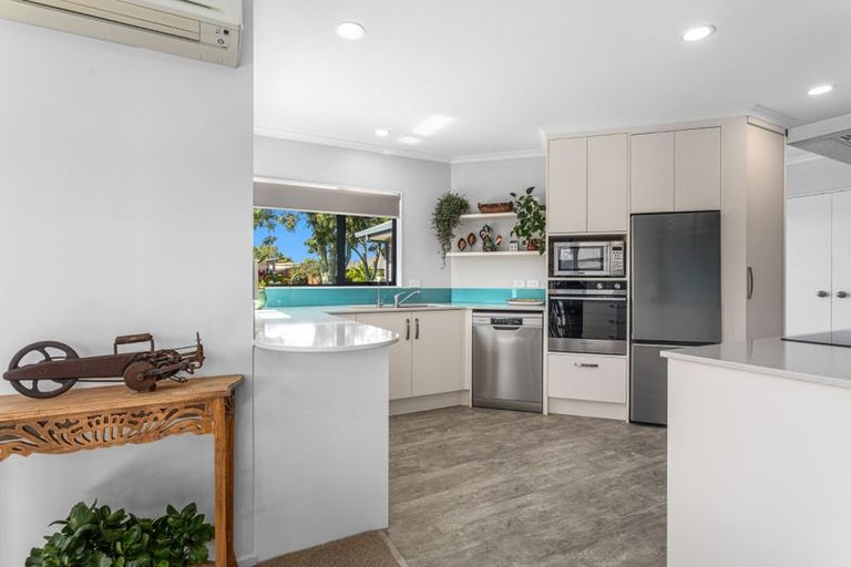 Photo of property in 21 Edgewater Grove, Whakatane, 3120