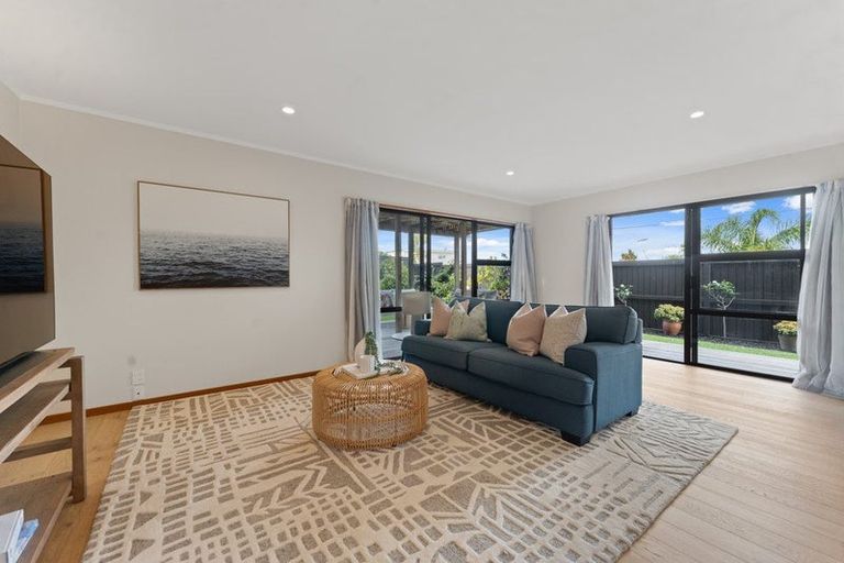 Photo of property in 1/23 Park Rise, Campbells Bay, Auckland, 0630