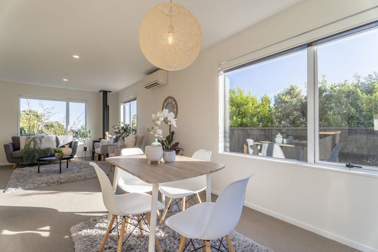 Photo of property in 13 Wakely Road, Newlands, Wellington, 6037