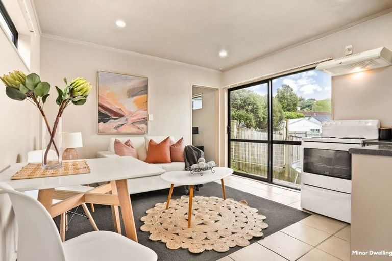 Photo of property in 20 Trias Road, Totara Vale, Auckland, 0629