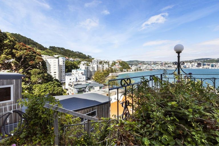 Photo of property in 304 Oriental Parade, Oriental Bay, Wellington, 6011