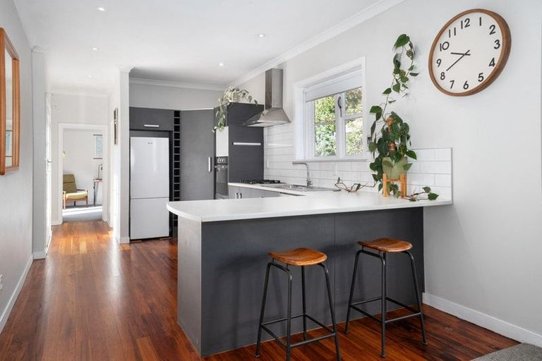 Photo of property in 544 Broadway, Strathmore Park, Wellington, 6022