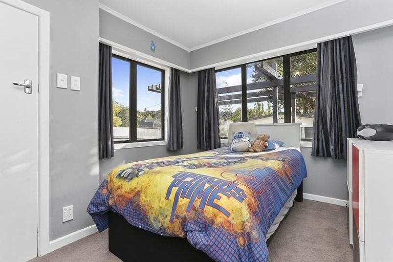 Photo of property in 63 Kaurilands Road, Titirangi, Auckland, 0604